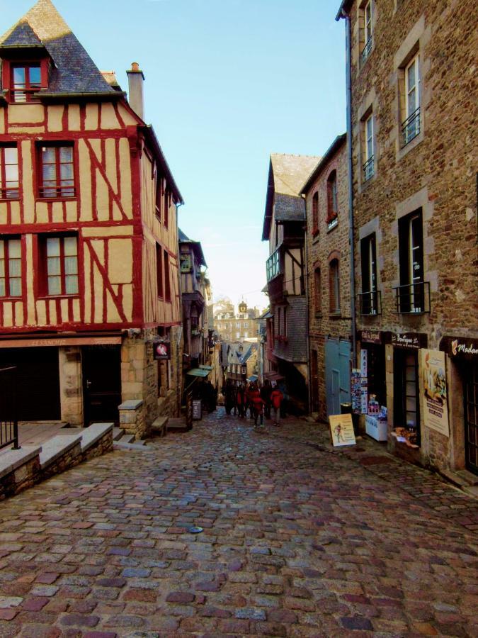 Gate House Lodge Dinan Exterior foto