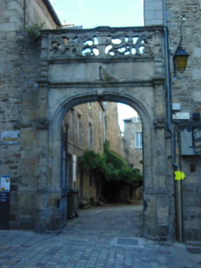 Gate House Lodge Dinan Exterior foto
